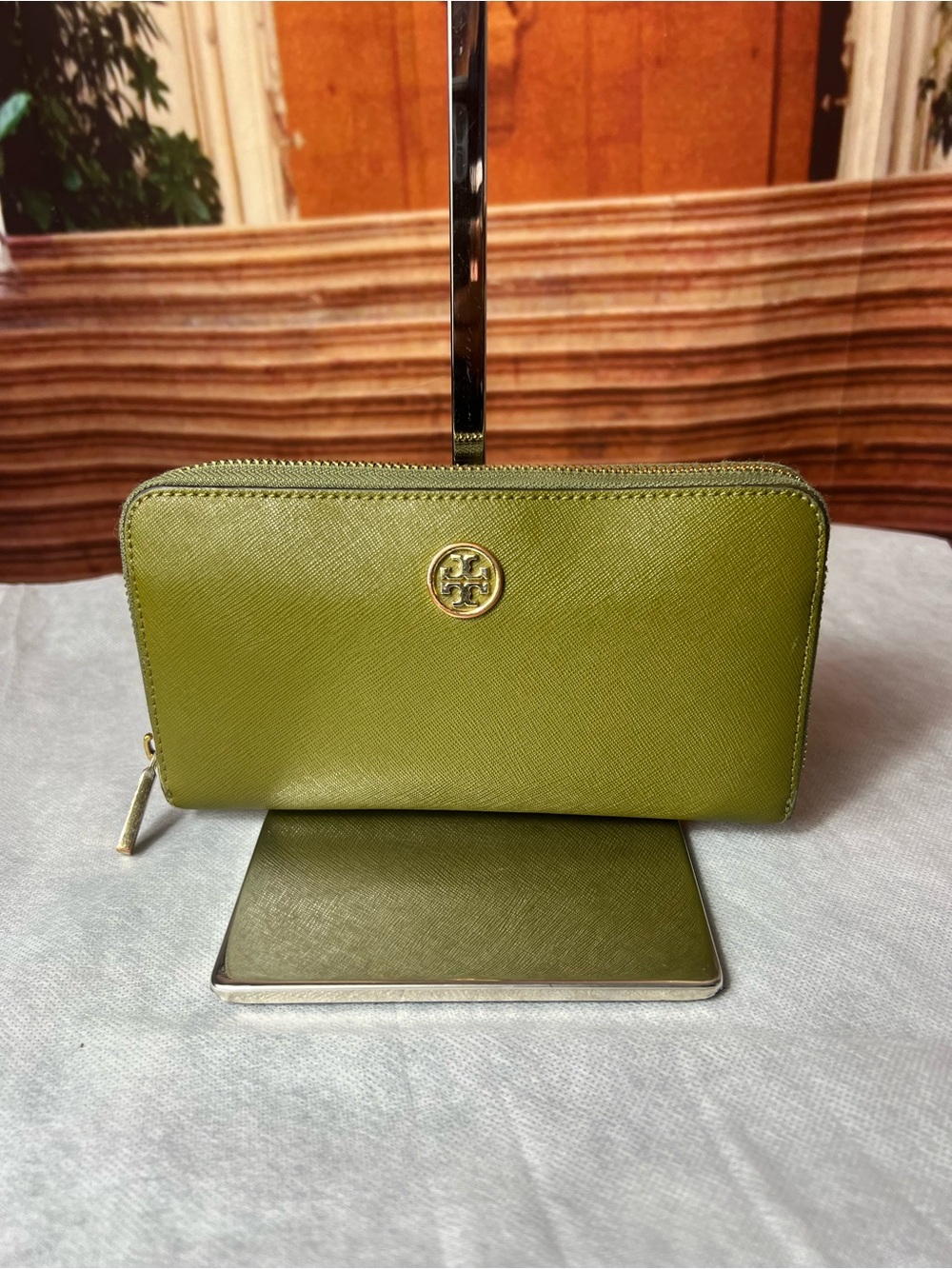 Tory Burch Robinson olive green saffiano leather zip-around continental wallet